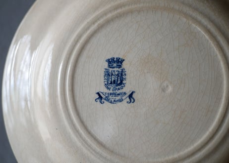 plate B, seagulls