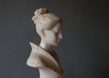 Beautiful woman Statue