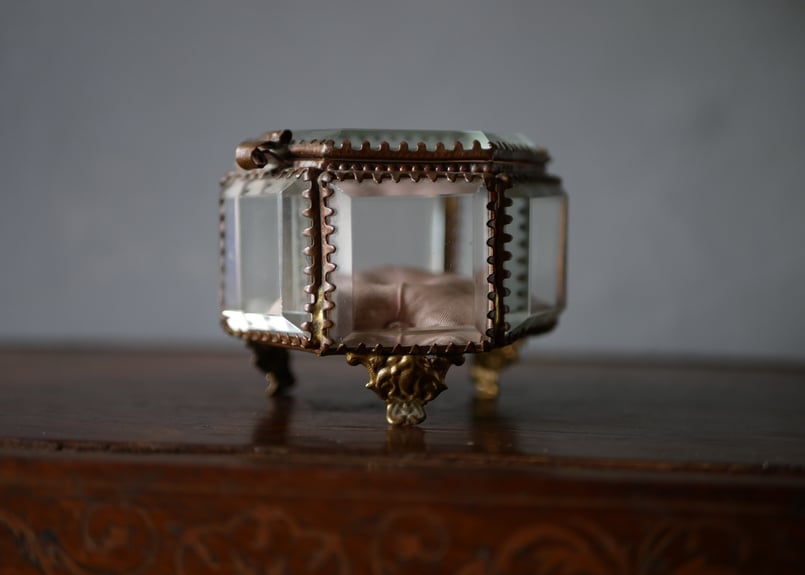 六角形 ピンク オルモルガラス ジュエリーボックス フランス