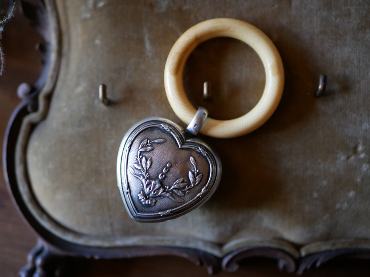 予約 RESERVED】フランスアンティーク 純銀 シルバーラトル ベビー