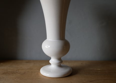 白いフラワーベース　フランスヴィンテージ　ブロカントのある暮らし　花器