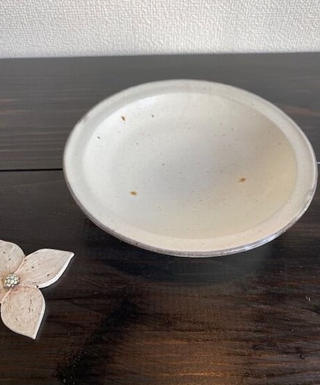粉引きのリム中鉢