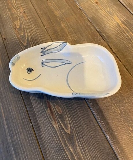 うさぎの向付　向坂典子