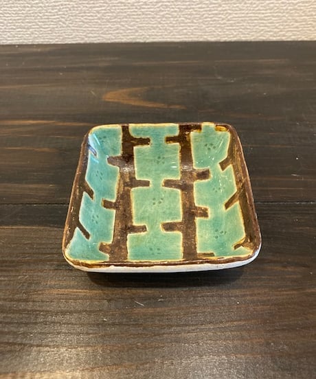 四角い模様の小鉢　茶