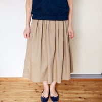 タックフレアースカート　ベージュ