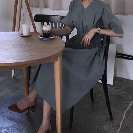 上品 ウエストゴムワンピース ゆったり シンプル 半袖    Aライン   Vネック  カジュアル  ミモレ丈    お呼ばれ    同窓会    大きいサイズ   グレー