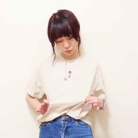 「悪い女」刺繍Tシャツ