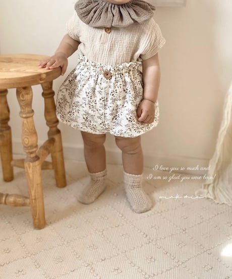 flower frill baby bib