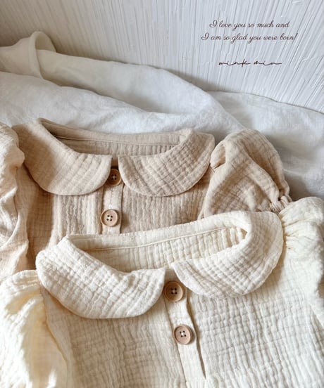 round collar volume sleeve w gauze blouse《beige/short sleeve》