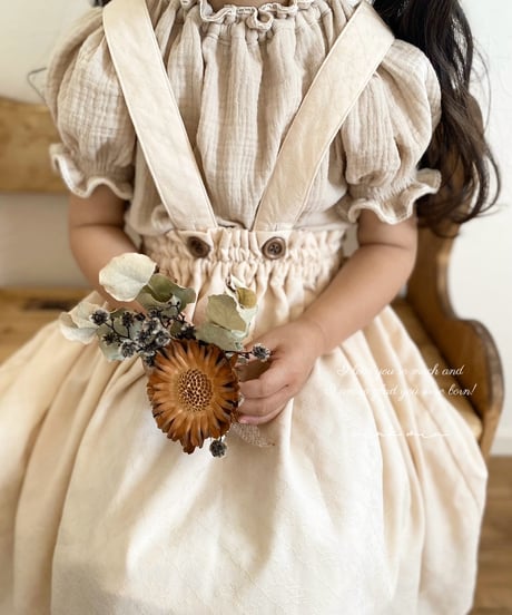 french design neck w gauze blouse《beige/short sleeve》