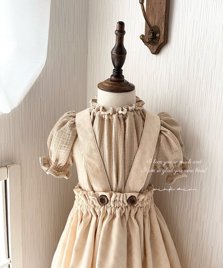 french design neck w gauze blouse《beige/short sleeve》