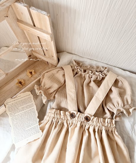 french design neck w gauze blouse《beige/short sleeve》