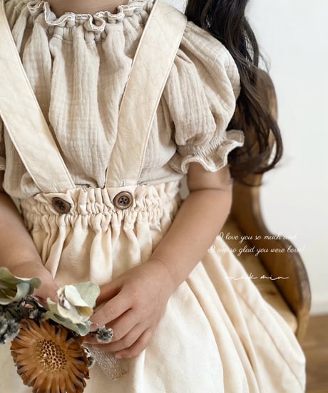 french design neck w gauze blouse《beige/short sleeve》