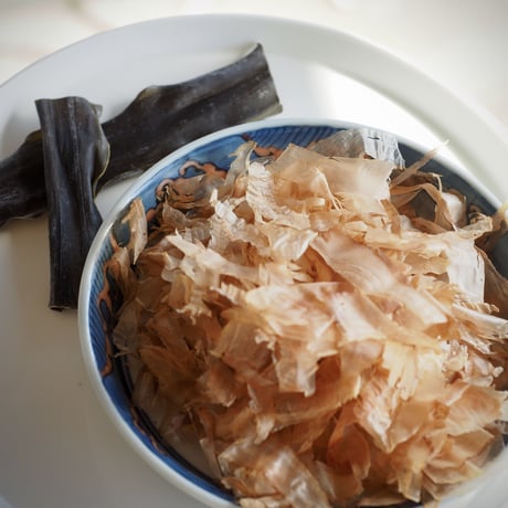 基本だし（昆布とかつお節）の取り方／作り方