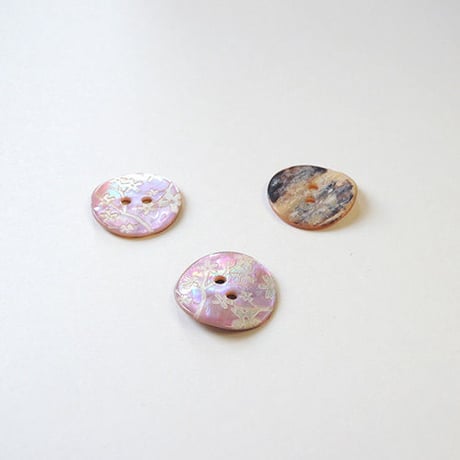 花柄シェルボタン18mm（JB109197 ベビーピンク）