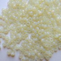 シードビーズ　（JFF113　グリーン　size外径:約2.2mm)    【4g】