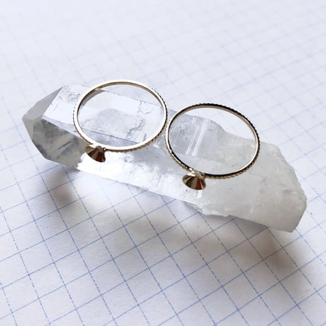 貼り付けリングパーツ・円錐型カップ（Φ4mm×2mm　ゴールド)  【2個セット】