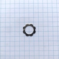 メタルフラワービーズ（FEM017　Φ13mm　シルバー)