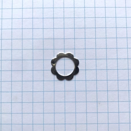 メタルフラワービーズ（FEM017　Φ13mm　シルバー)