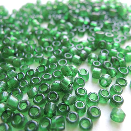 シードビーズ　（JFF111　グリーン　size外径:約2.6mm　丸中)    【4g】
