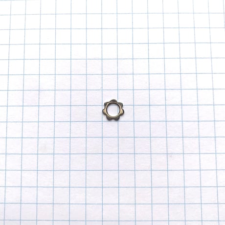 メタルフラワービーズ（FEM019　Φ7mm　シルバー)【4個】