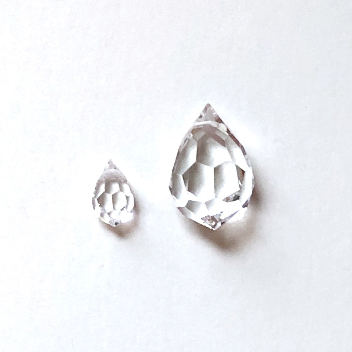 チェコカットドロップビーズ（L 18mm/12mm クリスタル） 【2個セット 