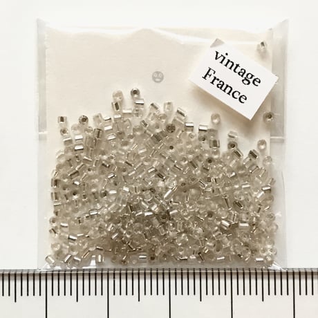 シードビーズ　（FES121 #120　クリア×シルバー　size:1〜1.5mm　特小)    【2g】