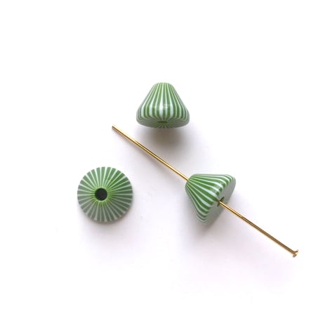 ストライプコーンビーズ（円錐型・約Φ12mm×8.5mm)