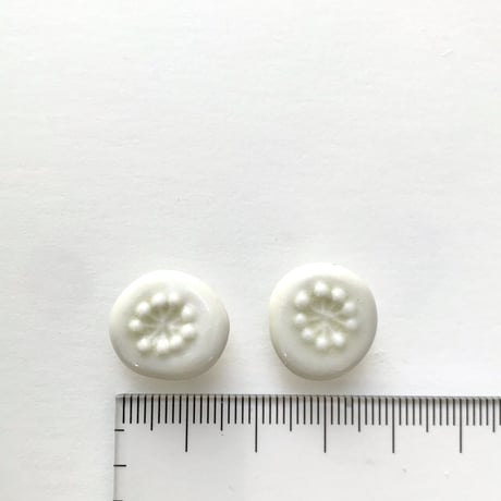 ののむらみなみ　陶器ボタン（まめの花　白）