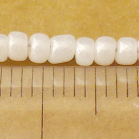 シードビーズ　（JFF201　ホワイト　size外径:約2.8mm)    【4g】