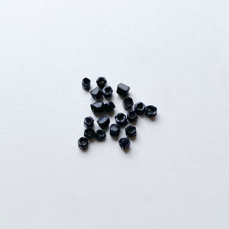 カット入りチューブビーズ (FEG844 ブラック) 【20個セット】