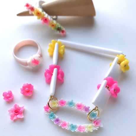 お花カボションパック【オーバル、ストレート各1、バラ、お花(大・小)各２】