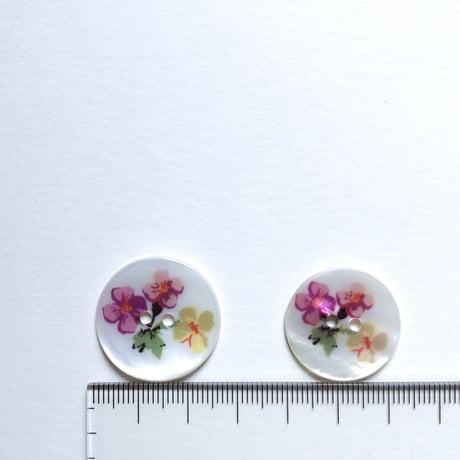 シェルフラワープリントボタン　二つ穴 ・M（Φ22mm　ホワイト）