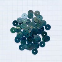スパンコール ゼラチン製　6.0mm（FSCA567 ダークメタルグリーン）【0.5g】