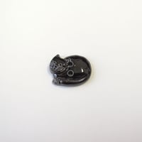 丸まったネコのボタン(JB77679 ブラック)