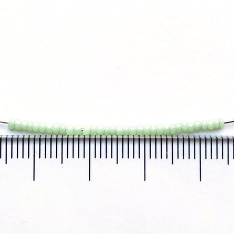シードビーズ　（JFK041　グリーン　size外径:約1.9mm)    【4g】