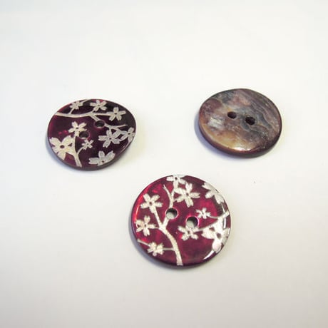 花柄シェルボタン 18mm（JB109197 ワイン）