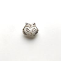ののむらみなみ　陶器ボタン（目つきの悪いねこ）
