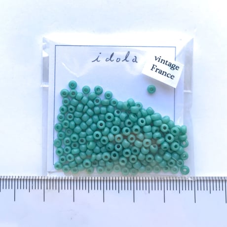 シードビーズ　（JFK026　グリーン　size外径:約2.5mm)    【4g】