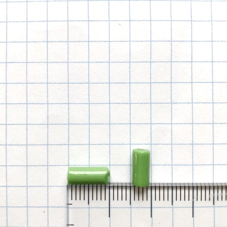 チューブビーズ　（JFF303　グリーン　size:約Φ3.7mm～4.2mm×9.0mm）   【30個】