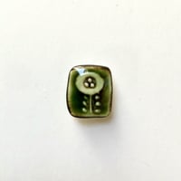 ののむらみなみ　陶器ボタン（しかくの花　緑）