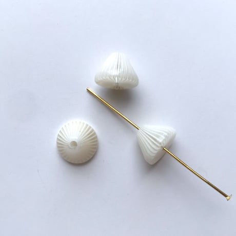 ストライプコーンビーズ（円錐型・約Φ12mm×8.5mm)