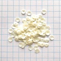 スパンコール 亀甲 4mm（FFS287アイボリー）【0.4g】