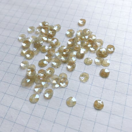 スパンコールゼラチン製 亀甲　4mm（coha027　オパールグレーベージュ）【0.4g】