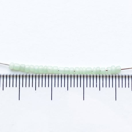 シードビーズ　（JFK036　グリーン　size外径:約2.3mm)    【4g】