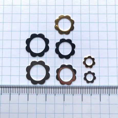 メタルフラワービーズ（FEM018　Φ11mm　ゴールド)【2個】