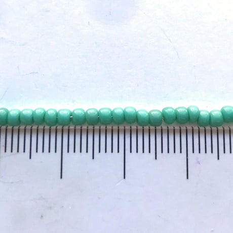 シードビーズ　（JFK026　グリーン　size外径:約2.5mm)    【4g】