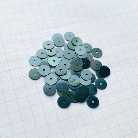 スパンコール ゼラチン製　6.0mm（FSCA567 ダークメタルグリーン）【0.5g】