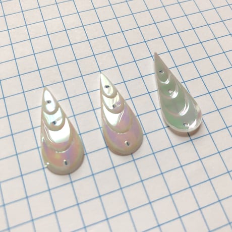 ムール貝スパンコール　13mm×9mm（FSCA242 オーロラライトグレー）【3枚】