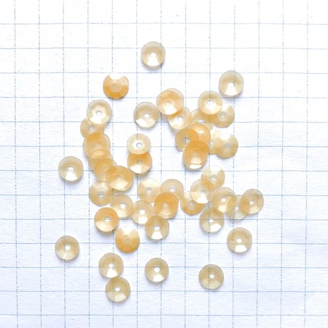 スパンコール 亀甲　5mm（FSCA312  ベージュ）【0.3g】